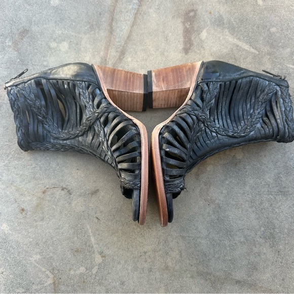 Freebird by Steven Bela Heeled Cage Sandal Ankle Boots in Distressed Black NEW 7 - Picture 8 of 11